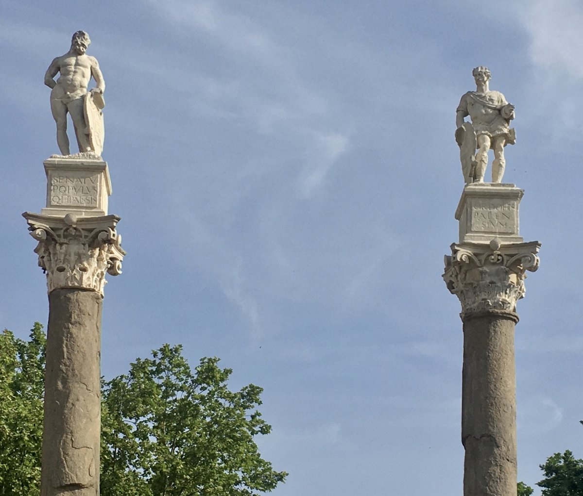 Marmorfiguren des Herkules und Julius Cäsar, Alameda de Herkules, Sevilla