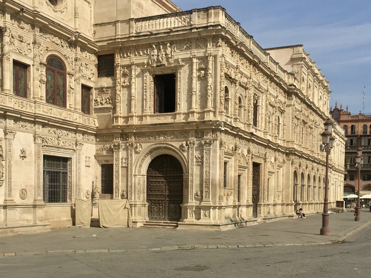 Rathaus von Sevilla mit Fassade im plateresken Stil