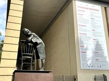 Mozart Denkmal am Teatro de la Maestranza mit aktuellem Spielplan, Sevilla