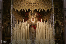 Die trauernde Gottesmutter unter dem Baldachin - Virgen del la Esperanza de Triana